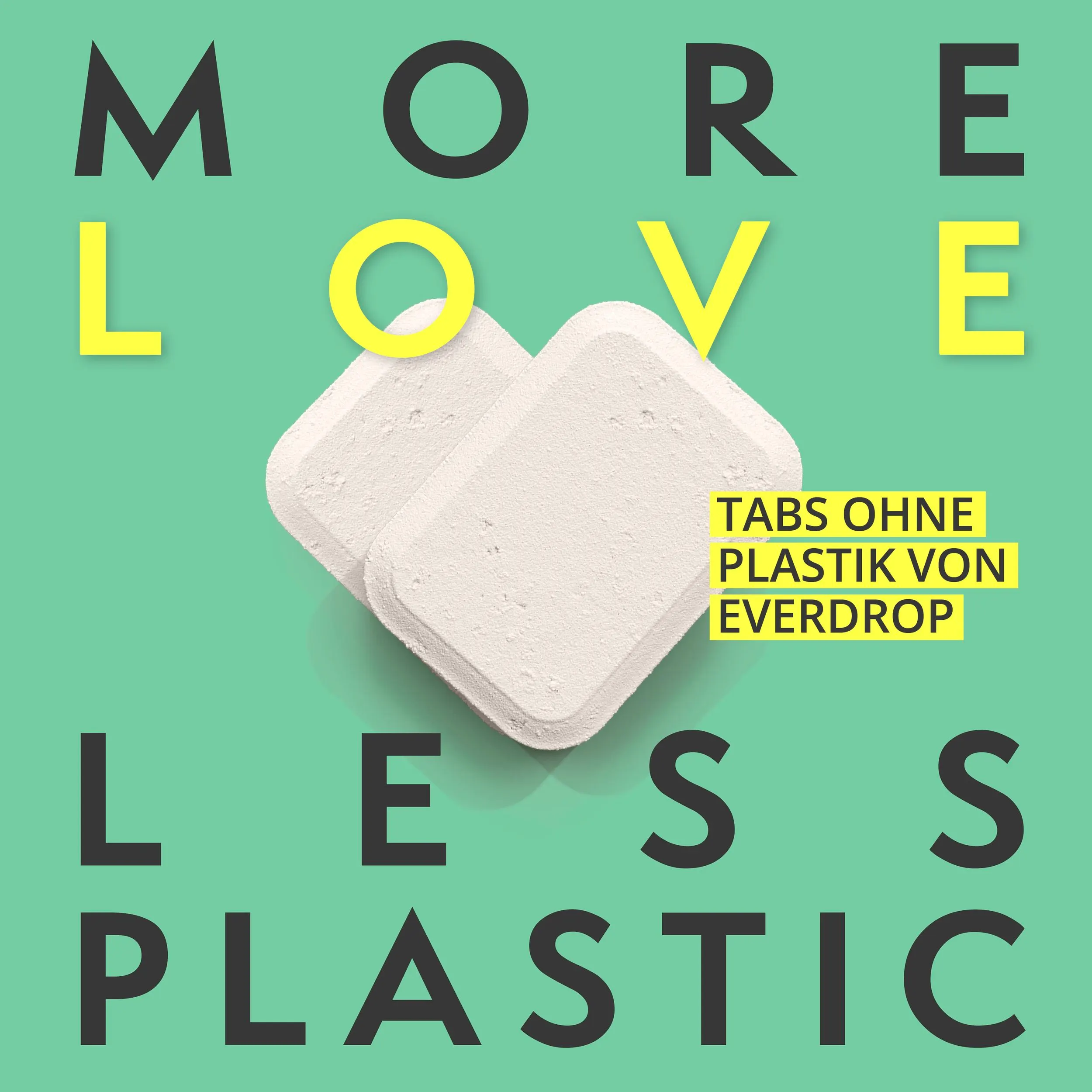 Kampagnenmotiv „MORE LOVE LESS PLASTIC“ auf Mintgrün, in der Mitte zwei plastikfreie everdrop-Spülmaschinentabs, daneben der gelb markierte Hinweis „Tabs ohne Plastik von everdrop“